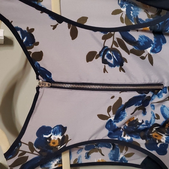 Ladies top - Picture 3 of 6